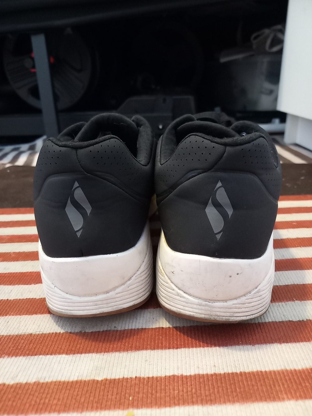 Skechers Men’s Black Casual Lace-Up Sneakers - Picture 4 of 8